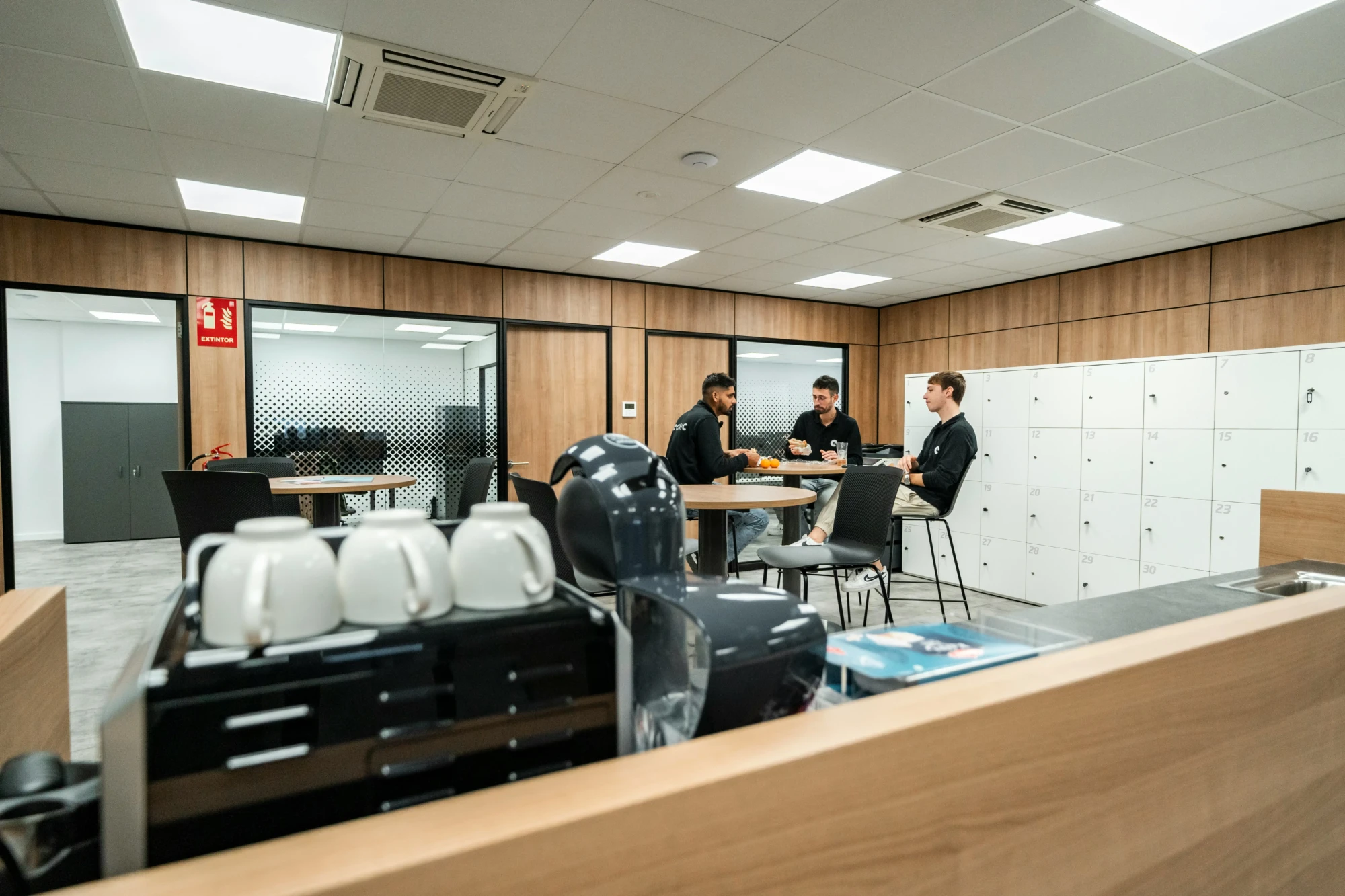 nettoyage bureaux et locaux à Paris pour open spaces et espaces partagés assurant propreté, bien-être et environnement de travail sain