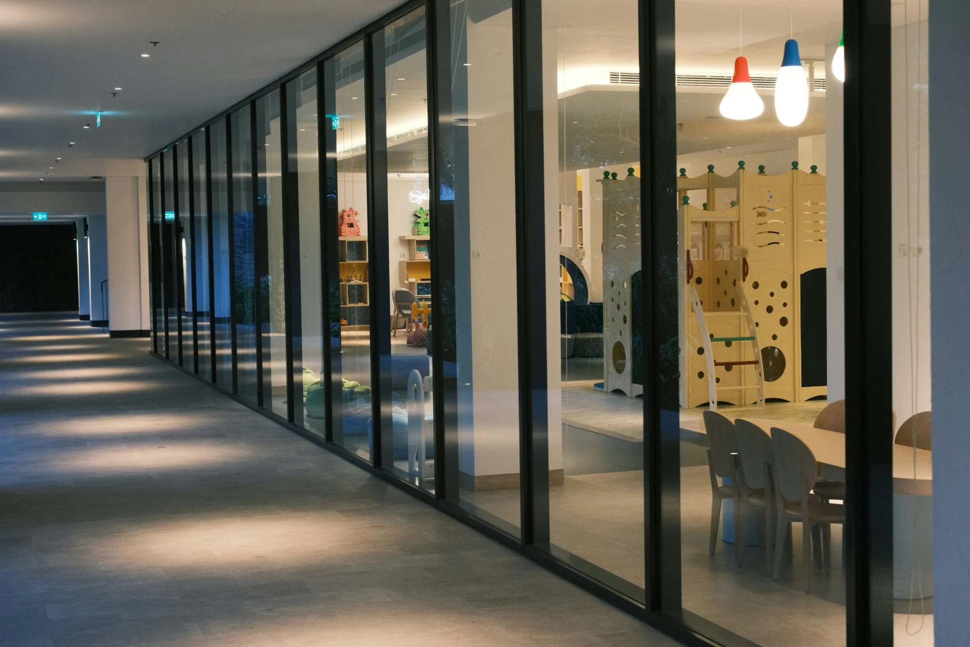 nettoyage des vitres à Paris avec entretien régulier planifié, propreté constante des vitrages toute l’année sans gêner l’activité